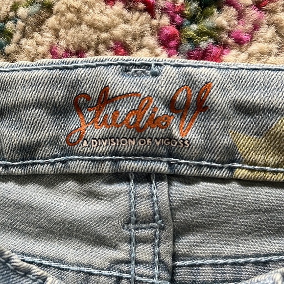 🆕 NWT Studio V Vigoss Kids Light Denim Star Print Jean Shorts Girls Sz 2T - Picture 10 of 10